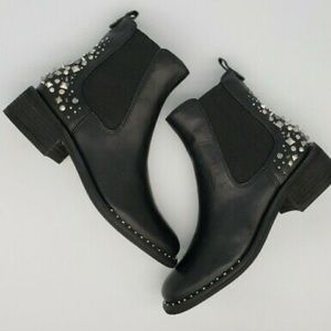 Black leather studded ankle boots! 😍